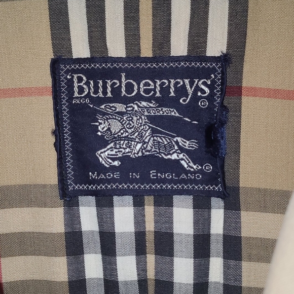 Burberry Jackets & Blazers - Burberry Kensington Trench Coat worn once